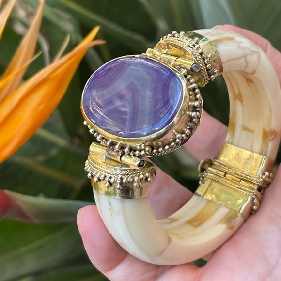 Antique style purple banded agate ox bone brass chunky hinged bangle bracelet - Picture 4 of 11